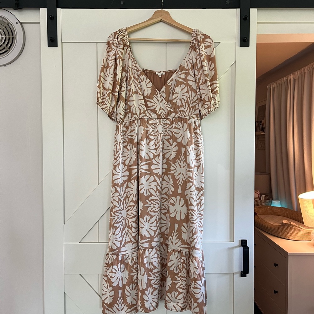 Tan and White Gathered Sleeve Midi Sundress